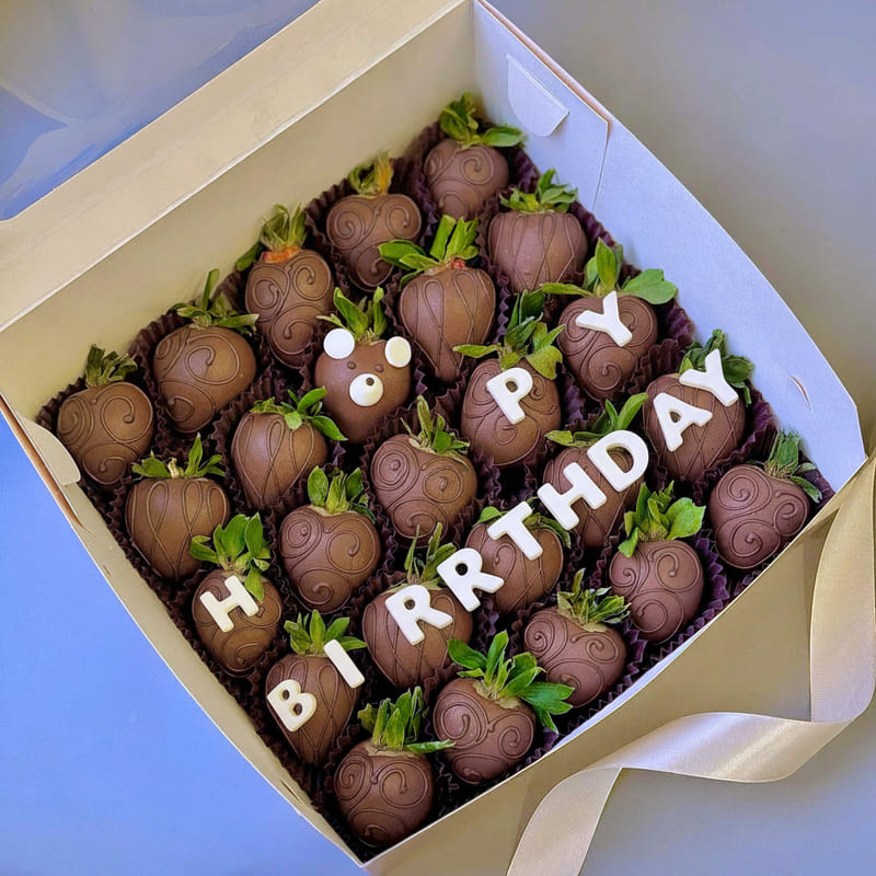 Chocolate covered strawberries gift box for Birthday